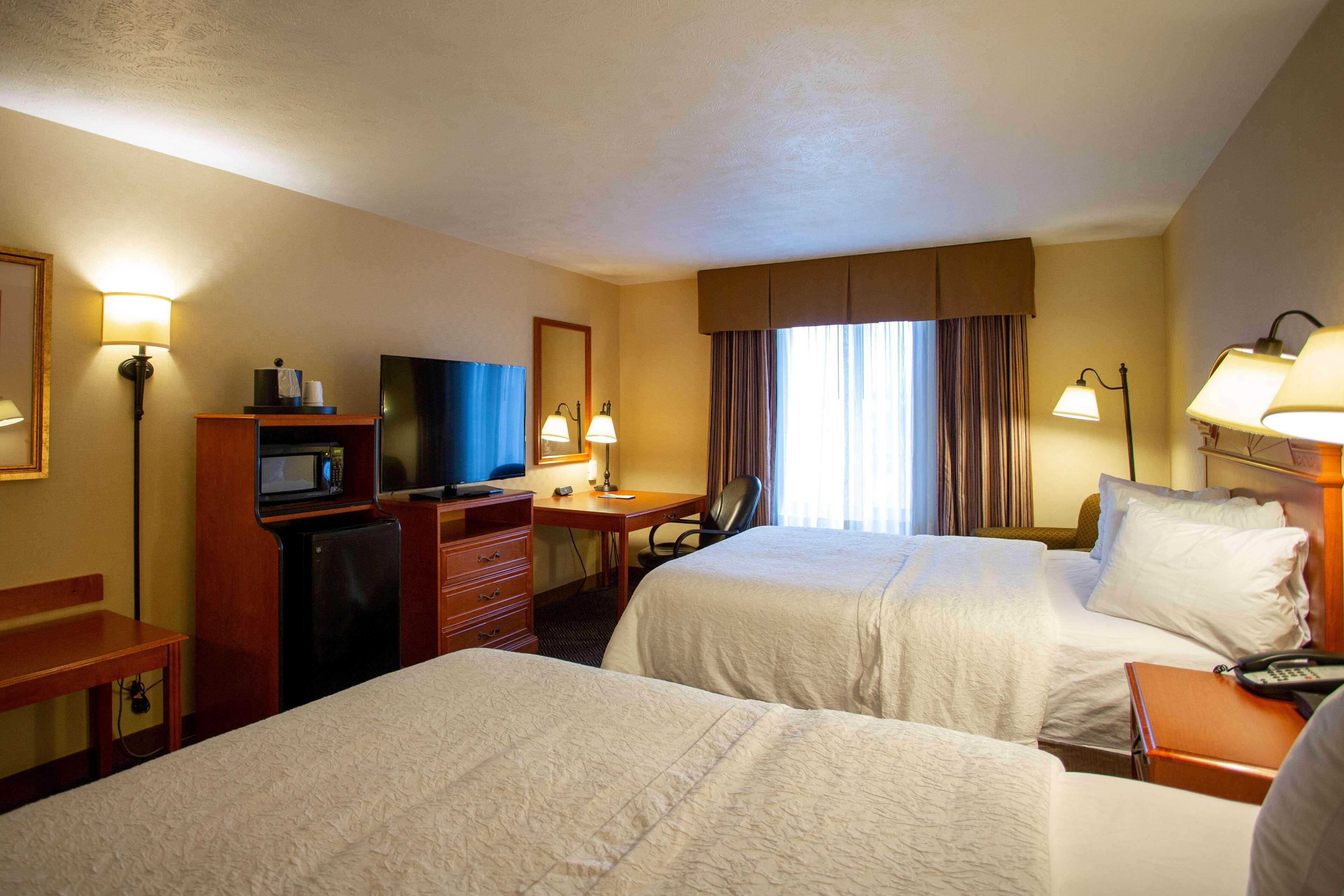 Hampton Inn Ватерлоо Экстерьер фото