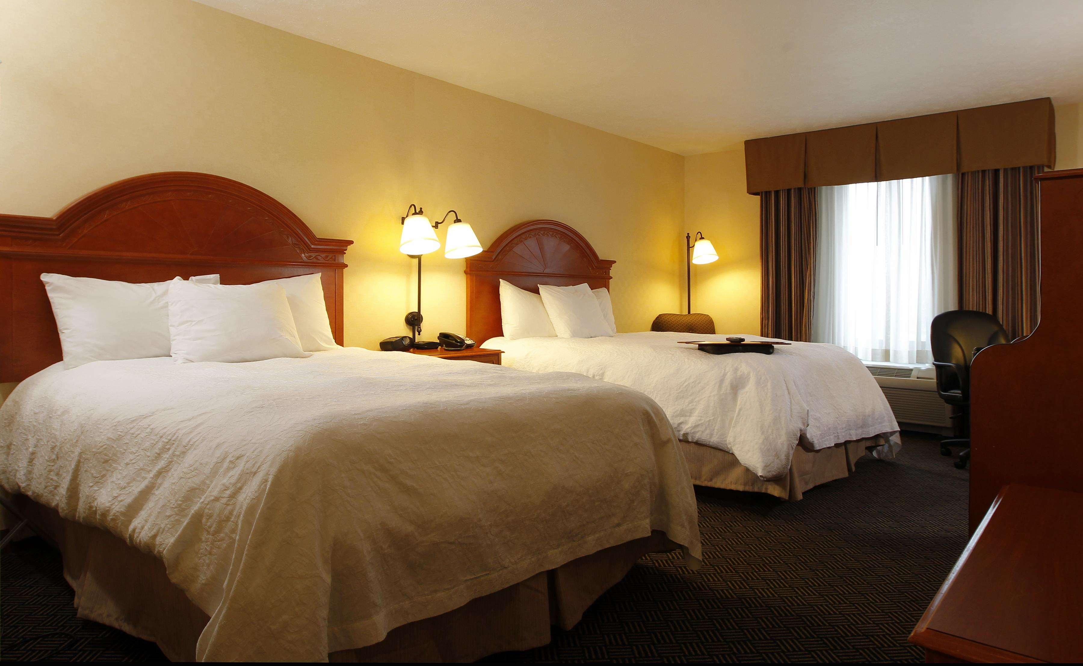 Hampton Inn Ватерлоо Экстерьер фото
